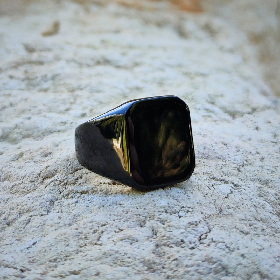 Classic Black Signet