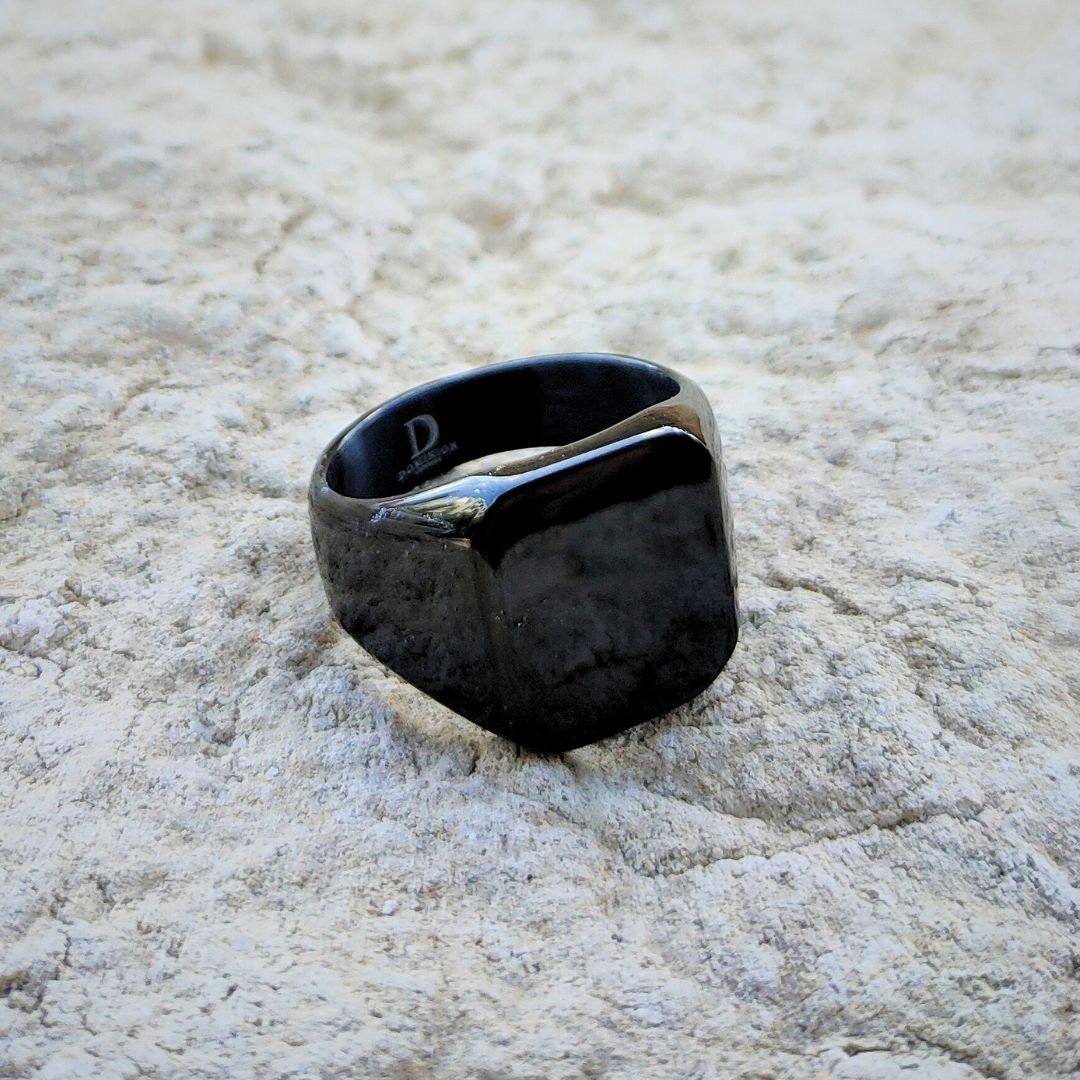 Classic Black Signet